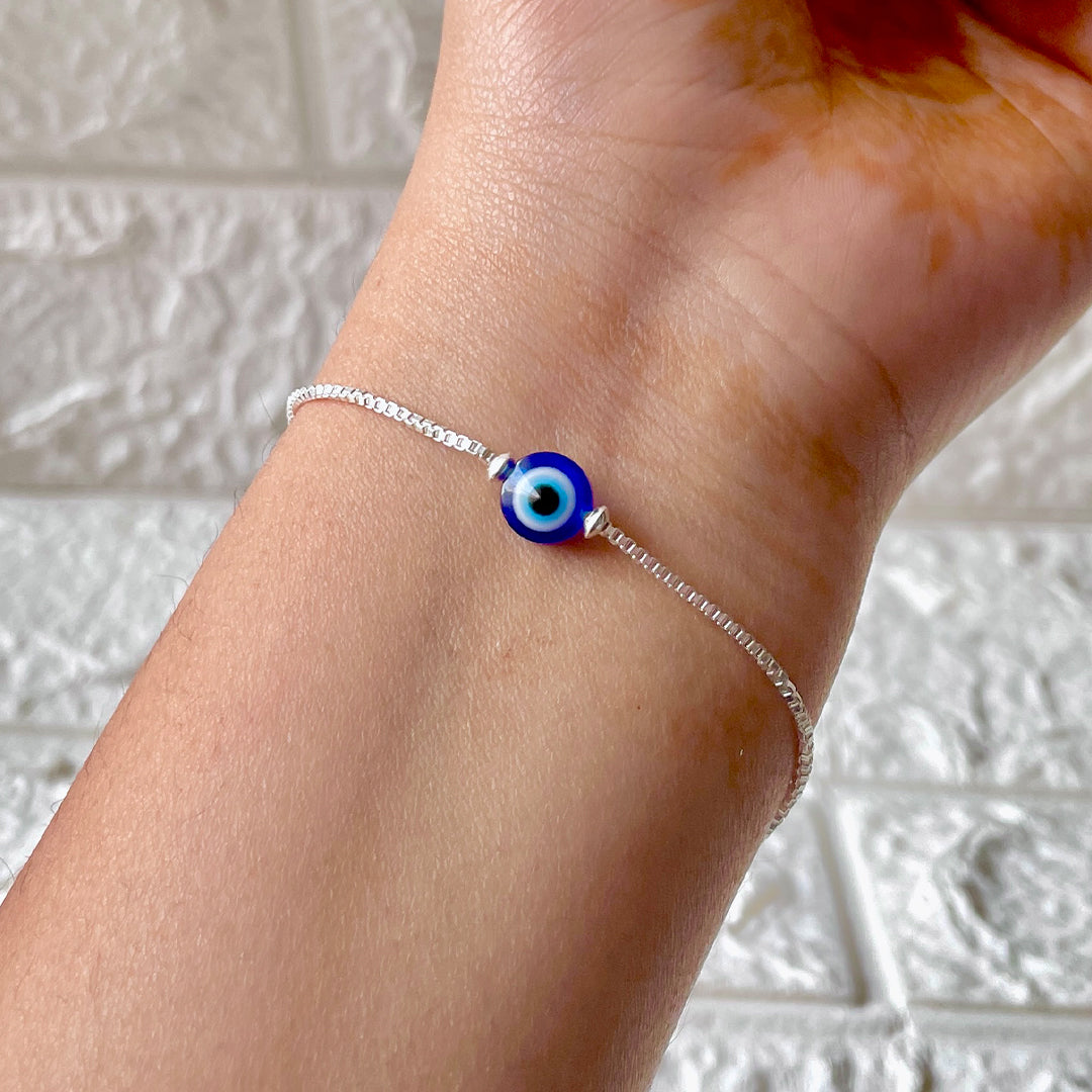 Protective Charm Sleek Evil Eye Chain Bracelet - Elegant Guardian Silver Jewelry
