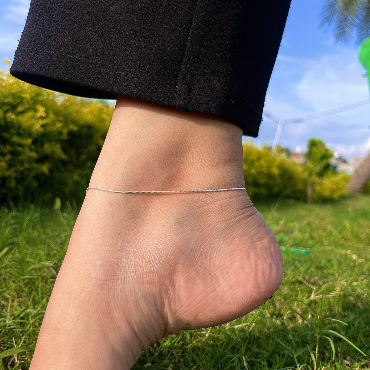 Viral Sleek Snake Chain Silver Anklet